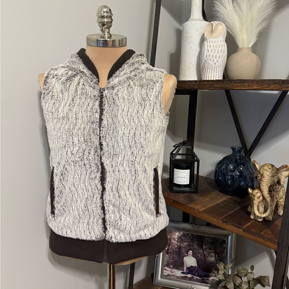 Patagonia Conejo Women’s Small Vest Hooded Full Zip Faux Fur Fleece Pockets